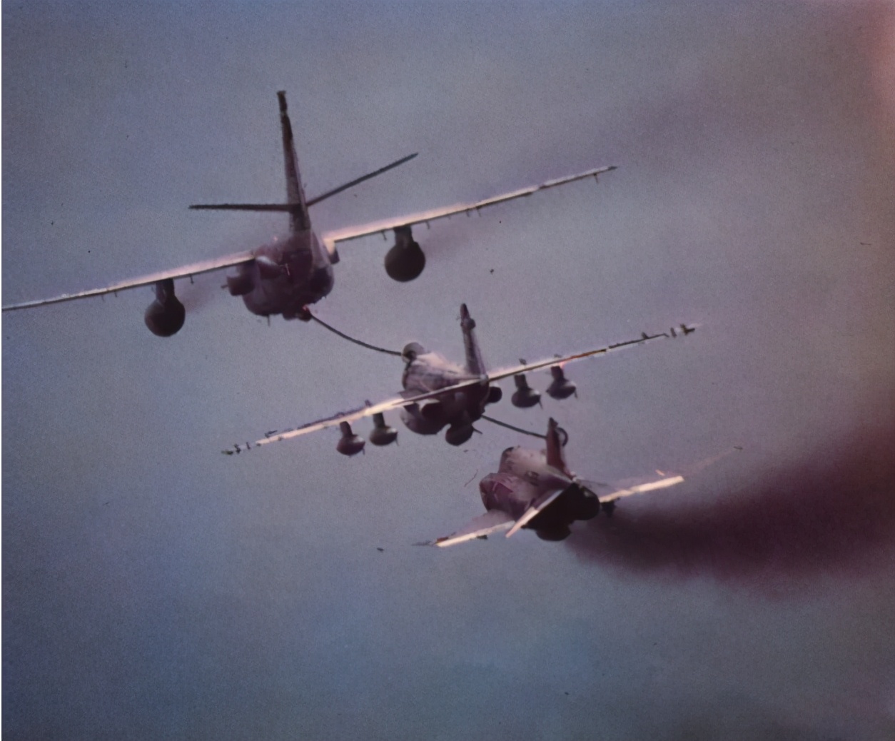 超级大黄蜂|怕挨中国“如来神掌”!美国航母开始嫌弃“超级大黄蜂”腿短