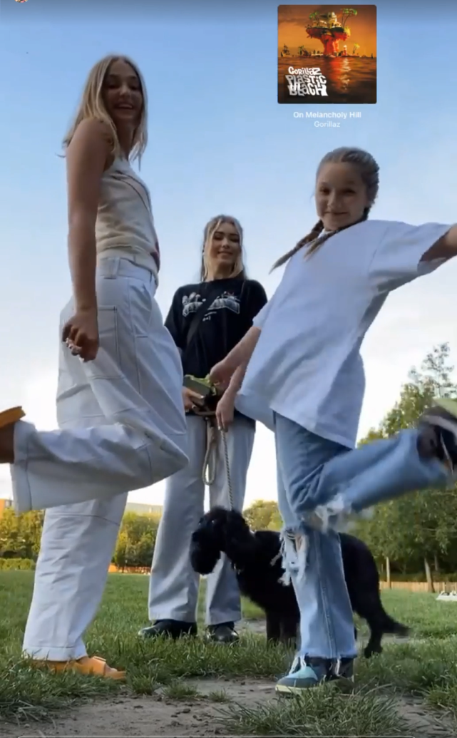 哈珀·贝克汉姆|贝克汉姆女儿发育失控？不满10岁小七开心跳舞，身材显早熟