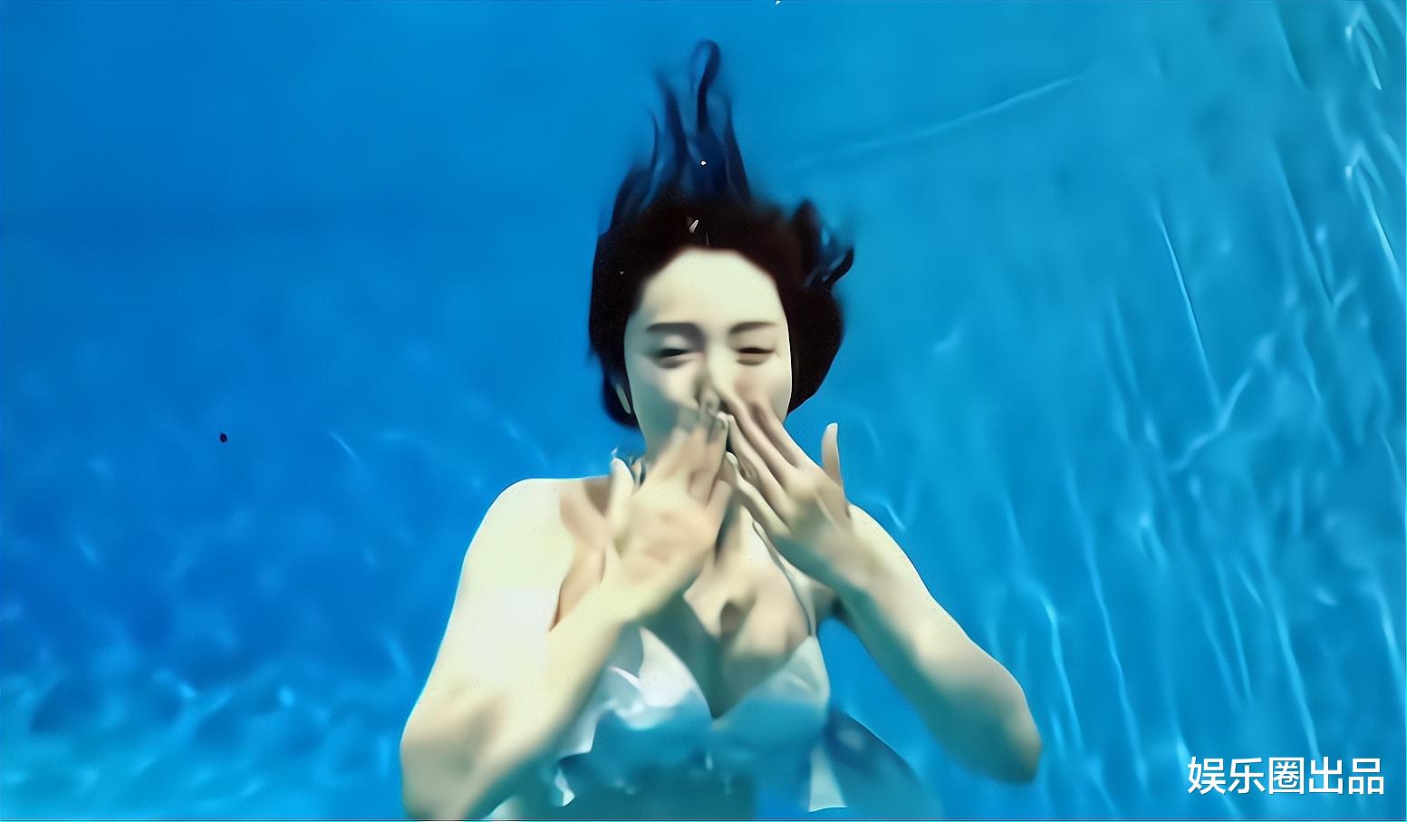 横山由依|董璇游泳视频曝光，穿挂脖泳衣引起热议，被指“掉价了”