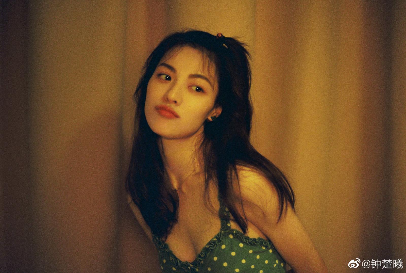 钟楚曦|钟楚曦减少红毯活动？钟楚曦目光短浅，看不到经纪团队的用心良苦