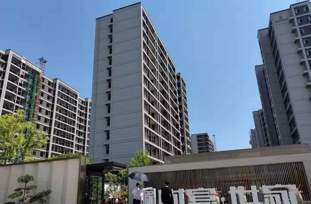 河南|白河南，被特价房砸出一个坑！