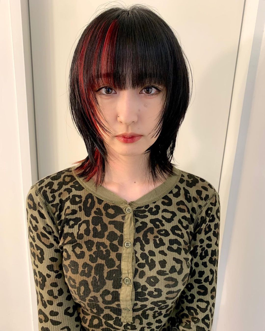 染发 当下什么女发比较火？半扎烫发头锁骨发还有特色染发，就是不一样