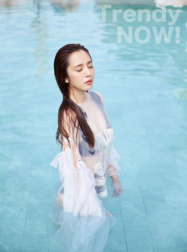 谭咏麟|32岁王晓晨近照曝光，不愧是胡歌最美女友之一，如今的她风情万种，可爱迷人