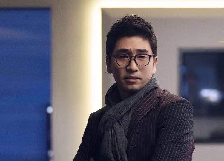 靳东|靳东新剧将袭，好家伙，又是王炸阵容，女主是你们的女神