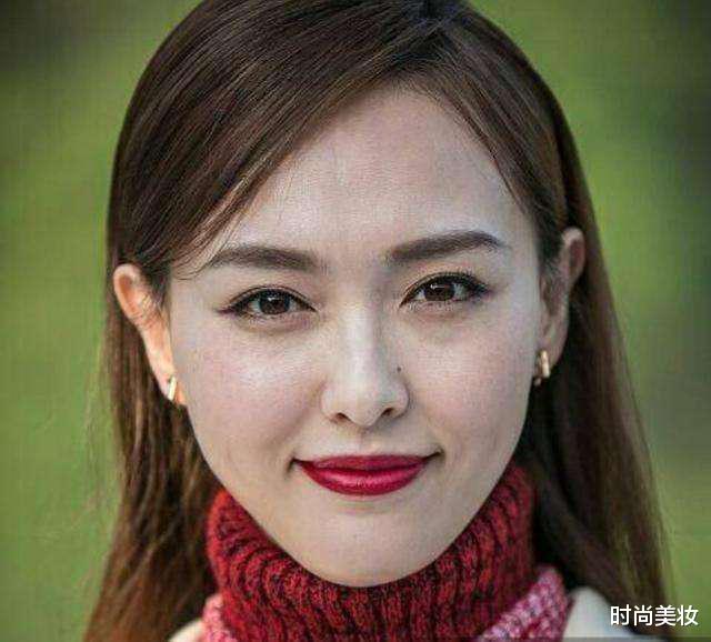 时尚美妆|女明星生图好“尴尬”，离开美颜和滤镜，卡粉斑驳“无一例外”