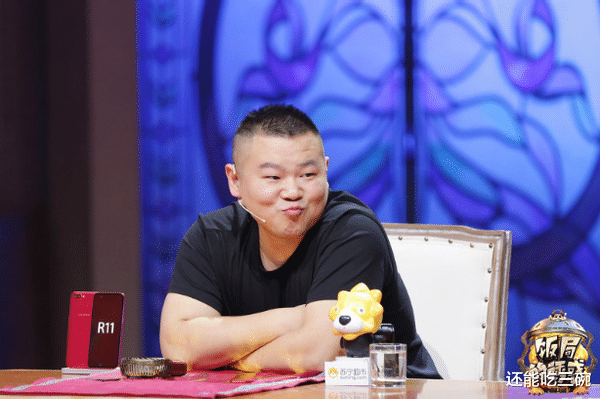 岳云鹏|岳云鹏早已身价上亿，给5位姐姐送车送房，亲弟弟却还在农村种地