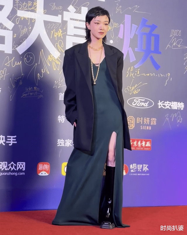 蒋勤勤|红毯造型，姚安娜瘦一圈专注中性风，蒋勤勤西装利落撞脸陈建斌