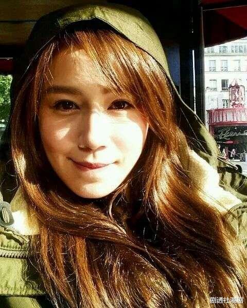 黄翠如|TVB女星黄翠如坐高铁回汕尾老家，开心探望102岁婆婆，两人玩自拍