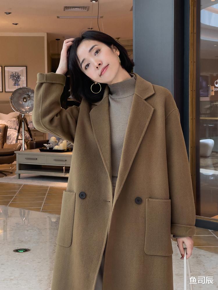 鱼司辰 秋冬、比黑白灰更炸街的是什么颜色？当然是大地色大衣，又飒又美