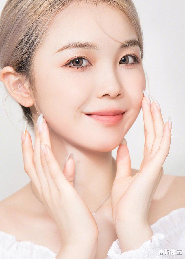 李佳琦 被李佳琦带火的“精华液”，紧致嫩肤去黄气，曾因低价被嫌弃