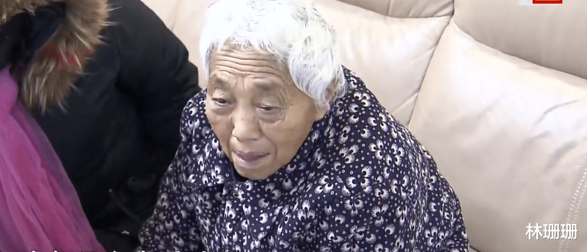 70岁独居老人在家摔倒4天,儿子发现后假装不知道,还将此事隐瞒