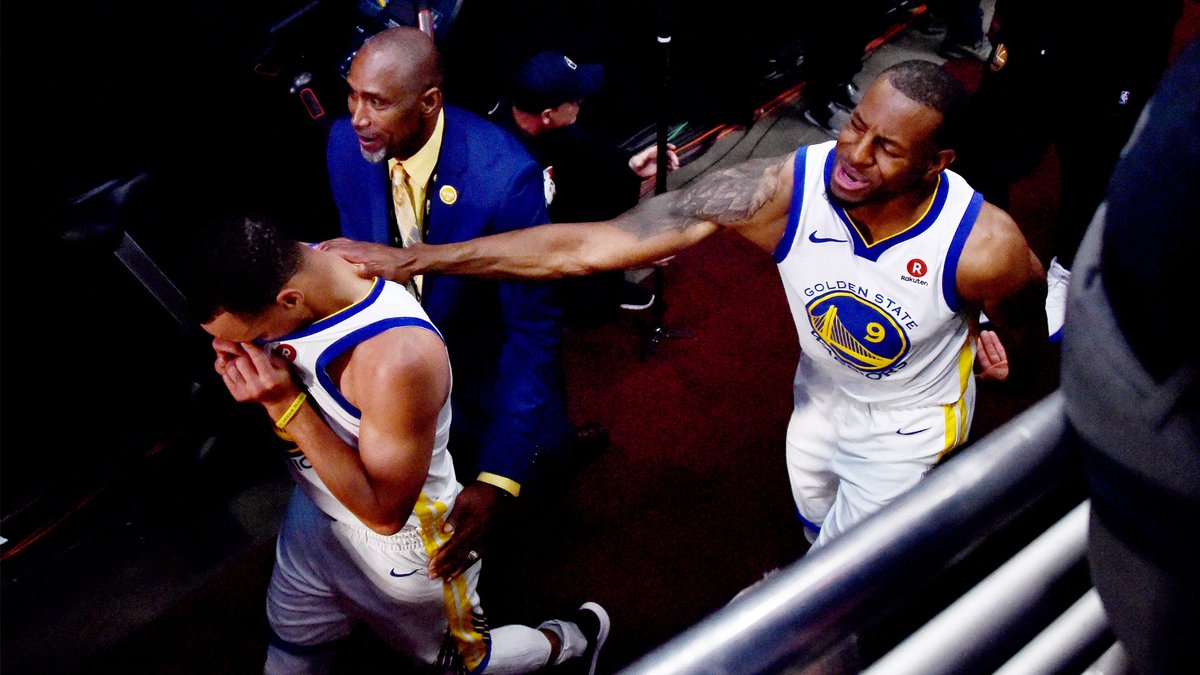 斯蒂芬·库里|NBA解说员伸冤！库里再现争议判罚，出手后击掌打手犯规吗？