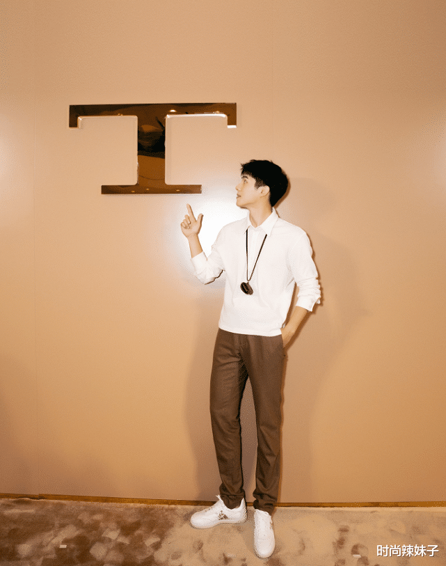 刘昊然|刘昊然cos葫芦娃，谁注意他脚上穿的啥？这才是对原版的尊重