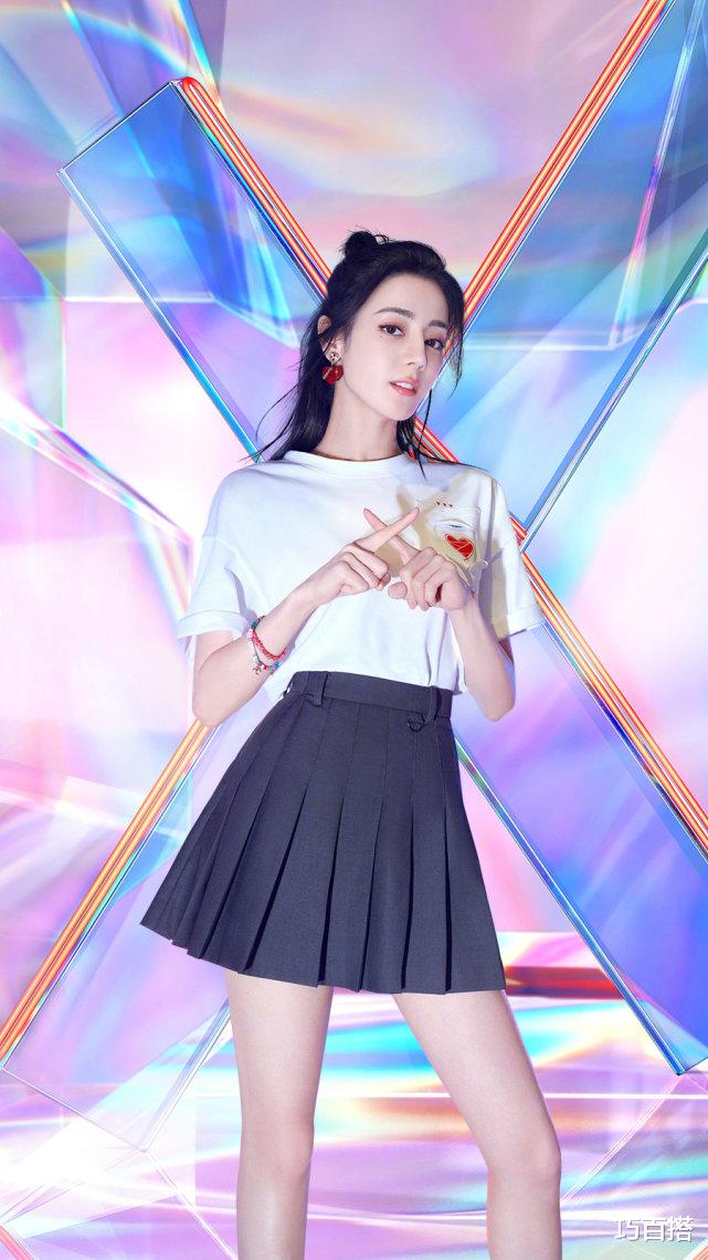 巧百搭|迪丽热巴解锁3套女团穿搭，运动风可甜可飒，突然想看她的舞台了