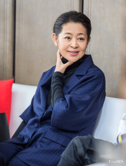 倪萍|倪萍：经历3段婚姻，和陈凯歌同居5年被抛弃，嫁给记者后悔一生