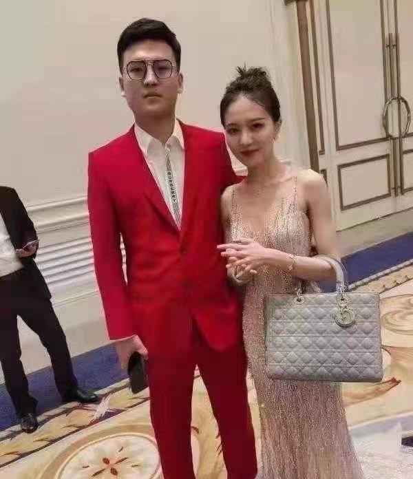 |海后项思醒毕业旧照曝光，穿搭成熟性感，跟现在相比判若两人