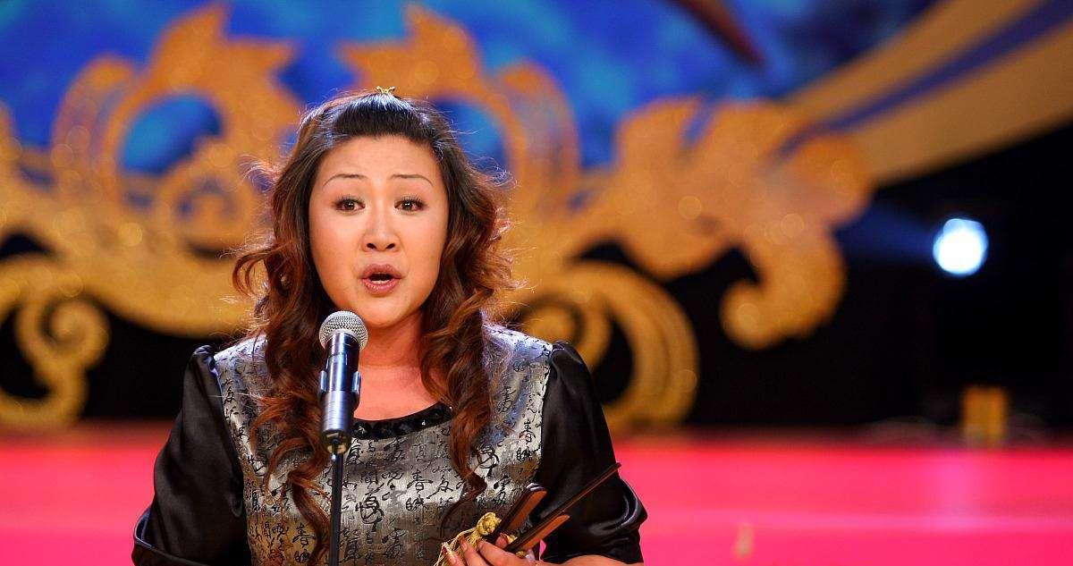 郭德纲|郭德纲妻子王惠深夜寻人，众徒弟纷纷转发，得知真相暖人心