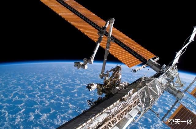  找到证据了！加拿大2号机械臂确实可以爬行，不只我们有这个功能