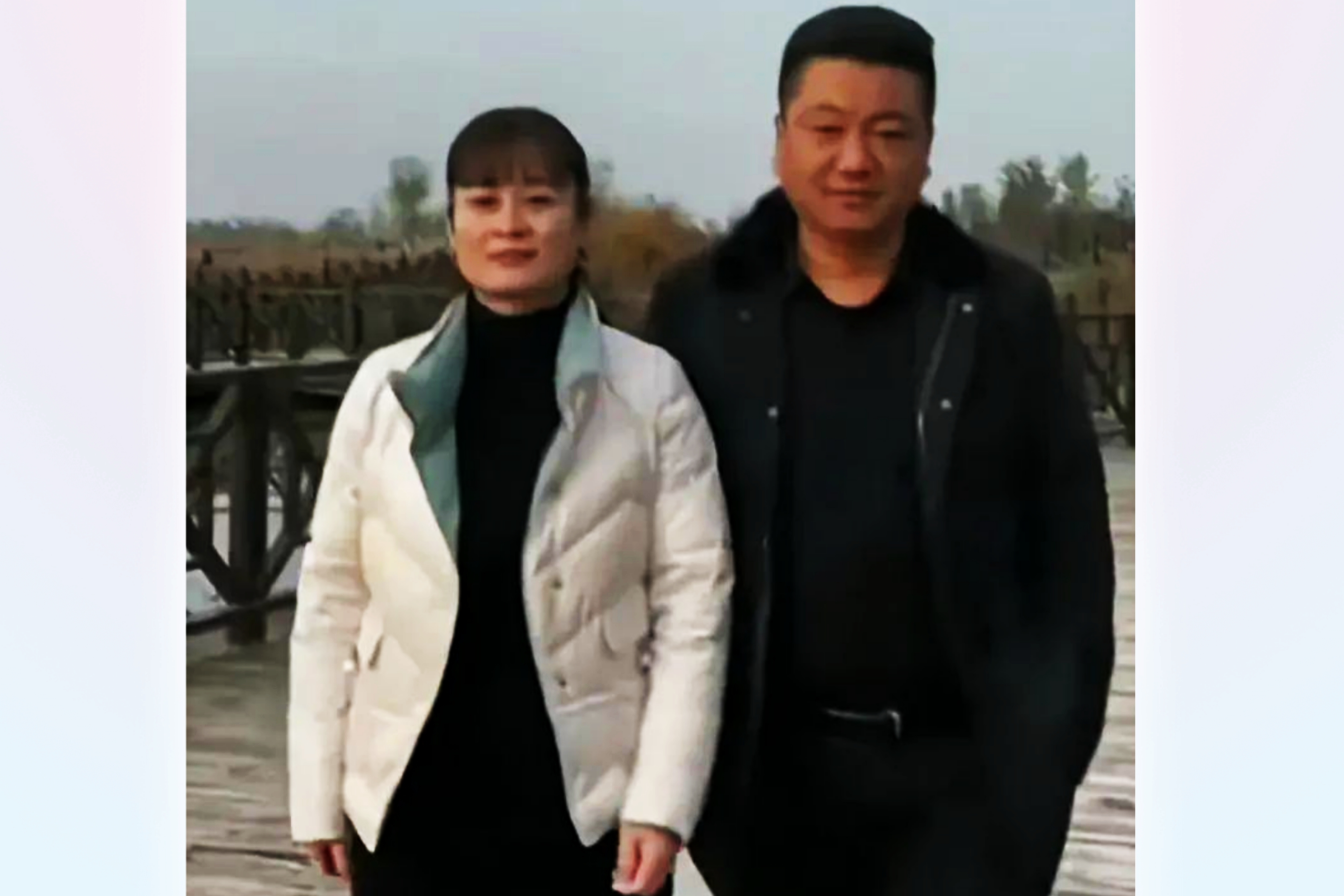 陈亚男|女儿、父母齐上阵当网红？这一家人有什么算计？求名+求利