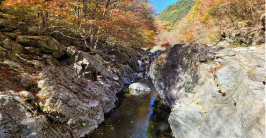 美关商贸 韩国京畿道145年龙秋溪谷秘境灿烂