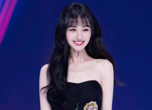 郑爽|郑爽事件刚结束，“接班人”就爆红，看清长相后：真不是双胞胎？