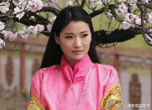不丹|29岁不丹王后和日本纪子妃一家同框！王后太迷人，两家小王子比萌