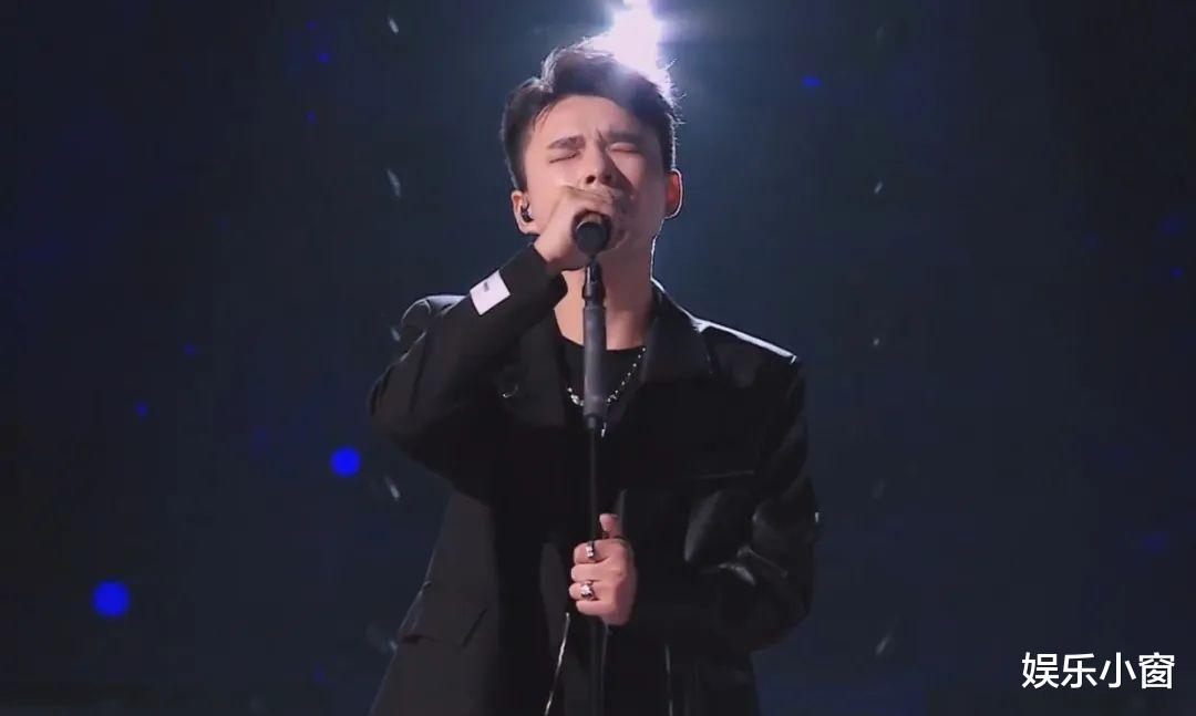 李克勤|《中国好声音》李克勤队赢汪峰队悬念不大，但没猜到伍珂玥会输！