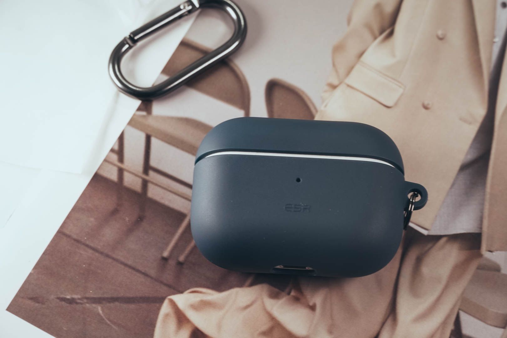 AirPods|强力磁吸，一触即充-亿色airpods pro磁吸保护壳体验