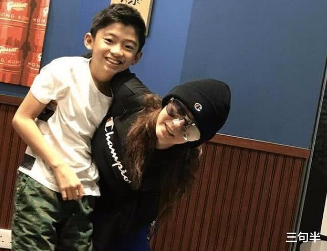 张柏芝|他终于出手了！把累倒的张柏芝揽入他怀里，网友：终于苦尽甘来了