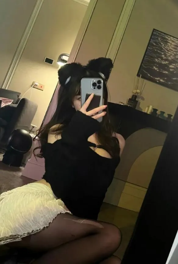 女主播|网红女主播称不想生子，等老了去领养18岁男孩引热议~