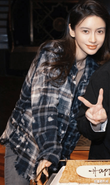 张大大|杨颖为张大大庆生,被p歪嘴也不在乎,网友:黄晓明都没这待遇