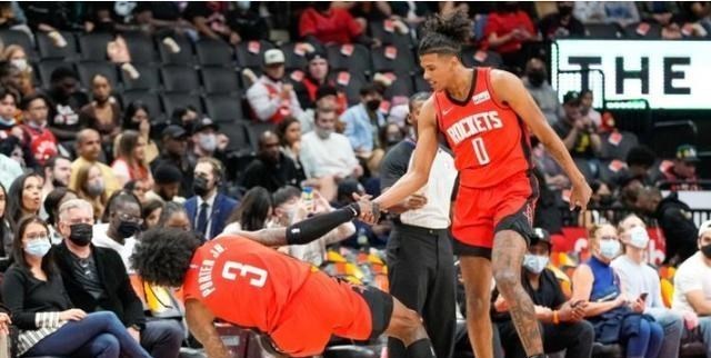 于时为伴 美记：杰伦-格林在火箭队训练中表现出色，连续命中三记三分球