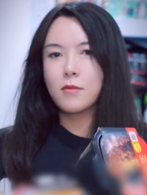 浪胃仙|浪胃仙越来越有女人味,做美甲戴假睫毛,网友:不知道是男是女