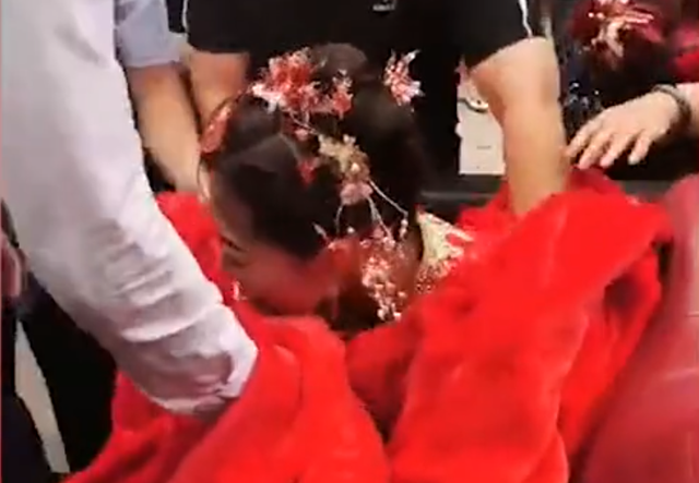 悦姐ya|河北一新郎抬“大红包”上车,众人以为是贵重物品,一看竟是个人