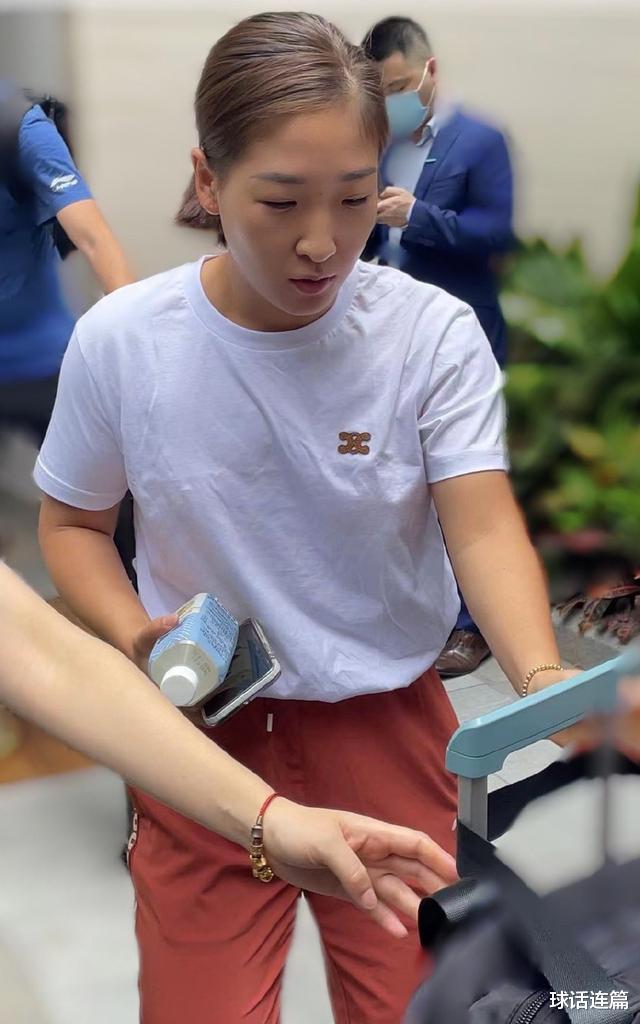 刘诗雯|英姿飒爽！国乒多位名将陆续现身，刘诗雯精气神满满，刘国梁上阵