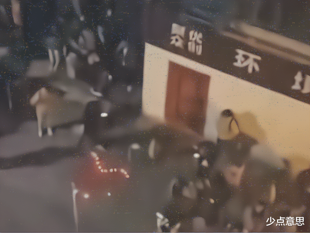 月老不同意?福建一男子摆蜡烛告白,不料惨遭破裂水管精准打击