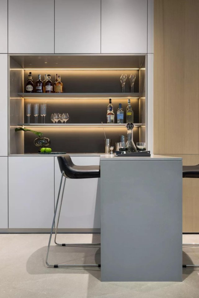 120平简约风四居室,移步异景间,经过淬炼的现代美学悄然而出