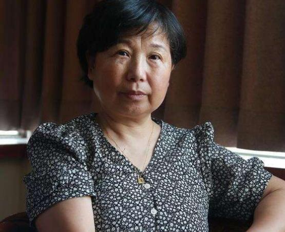 杜新枝|曝杜新枝被勒令出院，堂嫂立马开始带货，熊磊仍不愿让孩子改姓？