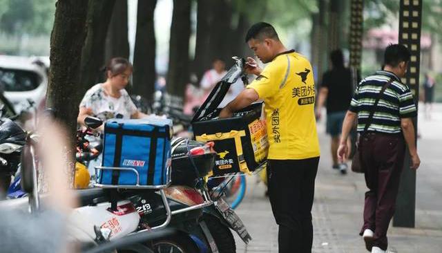 晓婉说 外卖小哥有福了，4月28日起一类行为直接免罚，工资要变多了！