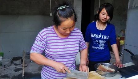 兜妈爱叨叨|儿媳怒斥婆婆“用碗盖菜”，网友集体力挺婆婆：好心养出白眼狼