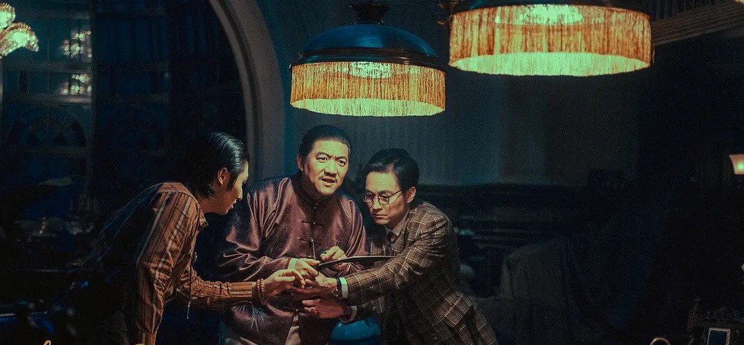 新浪娱乐|连续13天冠军狂揽6亿票房，《扬名立万》被葛优新片挤下“神坛”