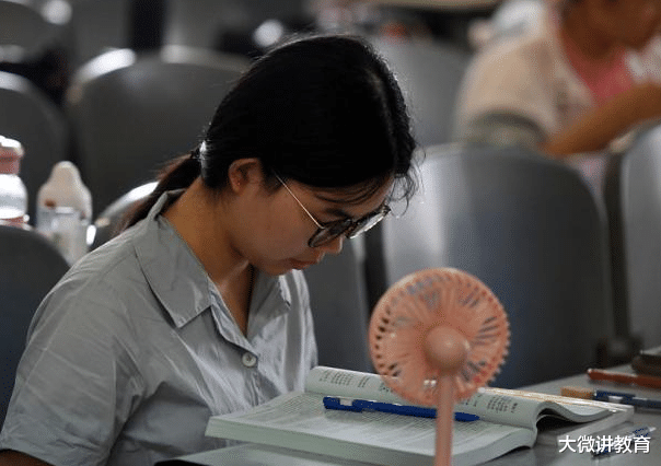 小舍得|因失去应届生身份，学生与这些岗位无缘，毕业生不要轻易“挥霍”