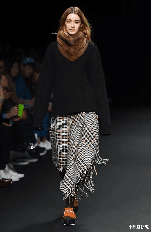 小陈聊搭配 有品位的女人都在穿这4件下装,秋冬季也能优雅高级