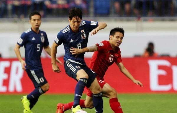 桃小菁的 三连胜后四连败！12强赛黑马倒下，决战日本渴望转运，国足将垫底