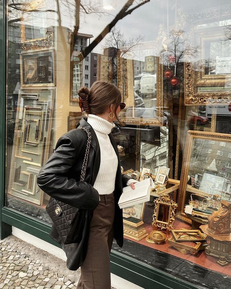 宝贝你别闹 这才是中年女性该有的秋冬打扮,高领毛衣+半身裙,优雅又显气质