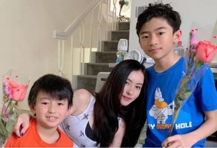 贾静雯|梧桐妹16岁了，与继母同框庆生，亲妈贾静雯隔空送祝福