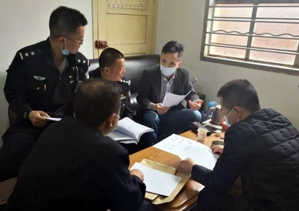 凶手在菜市场杀三人，潜逃二十一年间隐姓埋名结婚生子