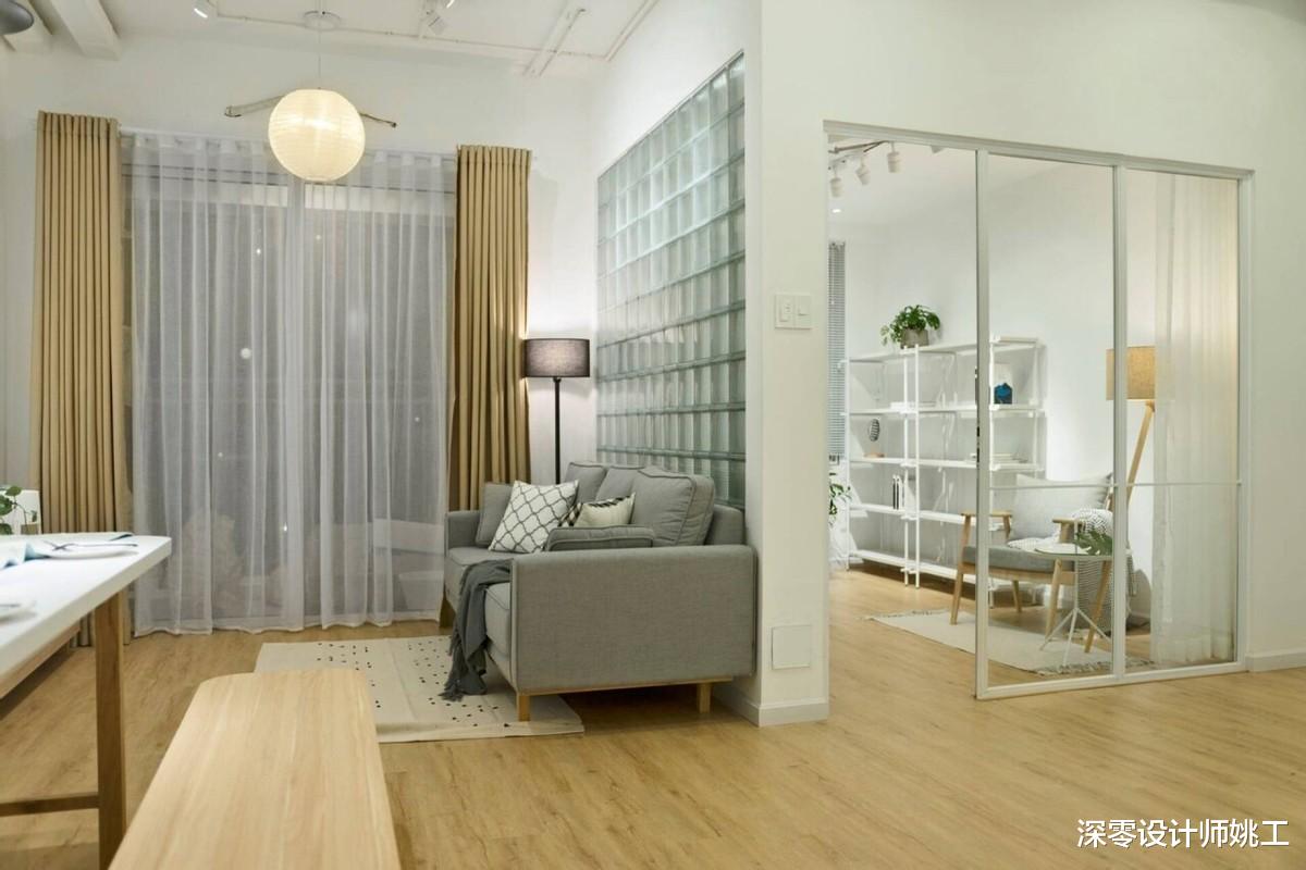 硬装还是越简洁大方越好，62㎡虽说装修不豪华，但胜在布置温馨