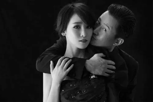 娱乐圈|她曾为嫁入豪门抛弃吴京，脚踏两只豪船翻车，如今沦落成鱼贩子