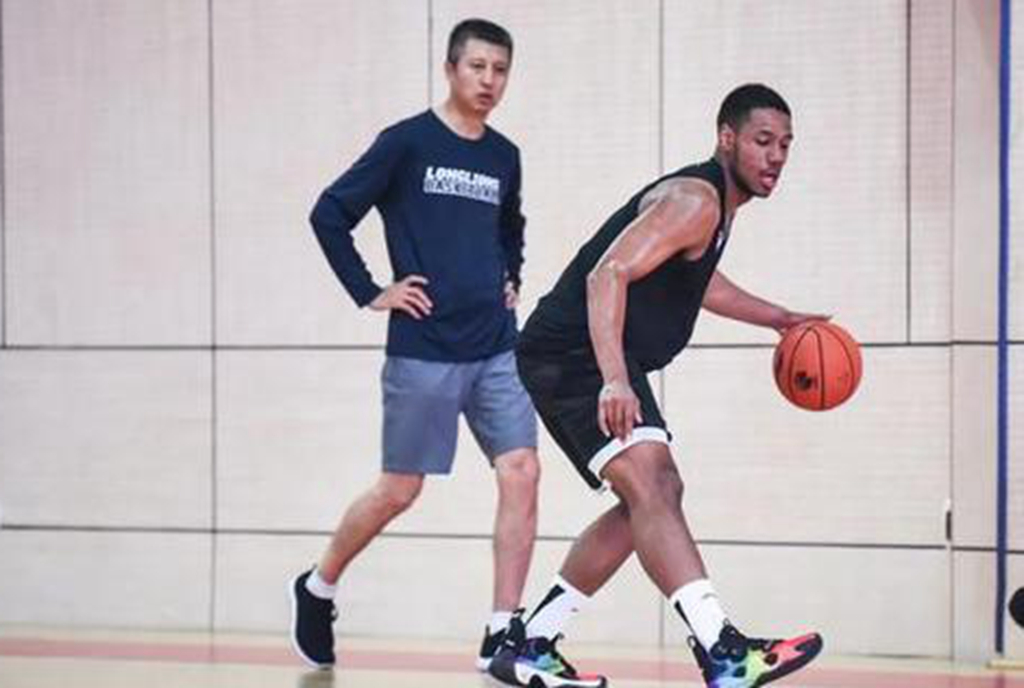 中国男篮|杜锋被天赋打动！24岁天才首次入选中国男篮，女友身高出众